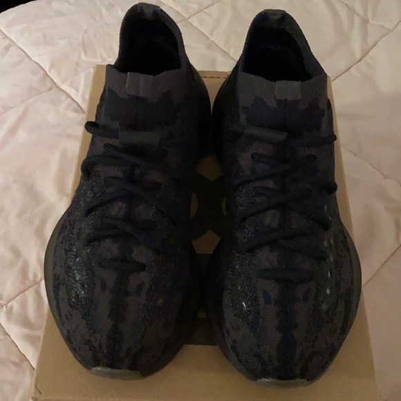 Yeezy 380 Onyx - Picture 4 of 6